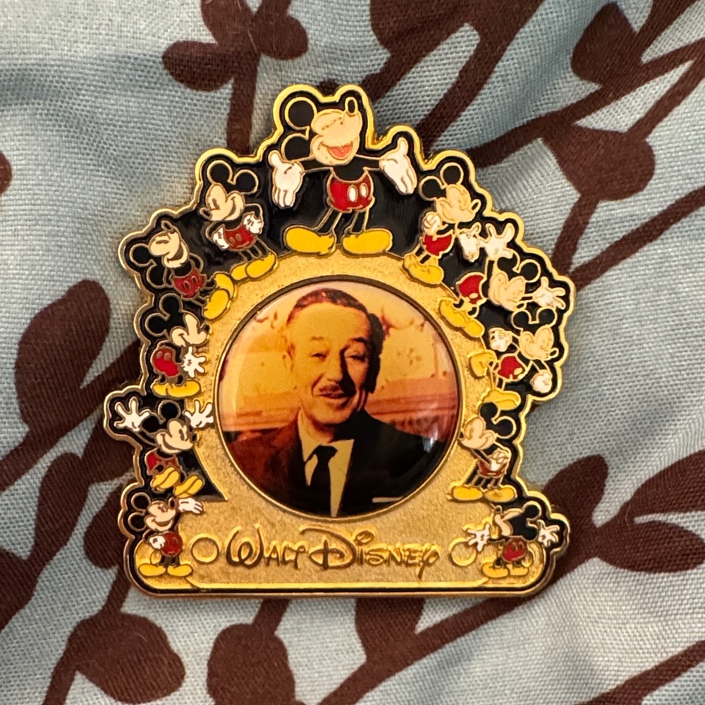 Disney Walt Surrounded by Mickeys Limited Edition 7500 100th Birthday Pin